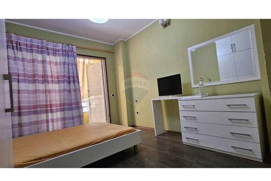 Tirane, jepet me qera garsonier 1+1 , 40 m² 350 € 
