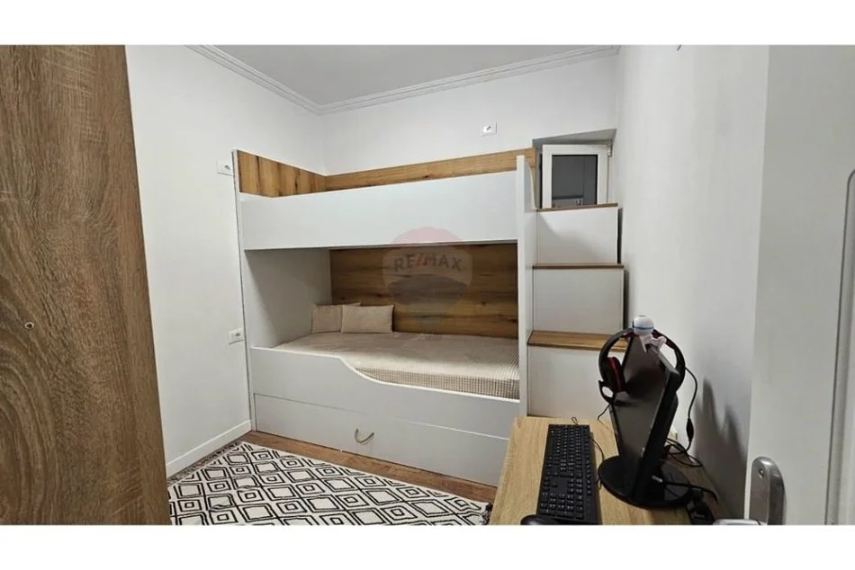 Tirane, jepet me qera apartament 2+1 , 71 m² 700 € 