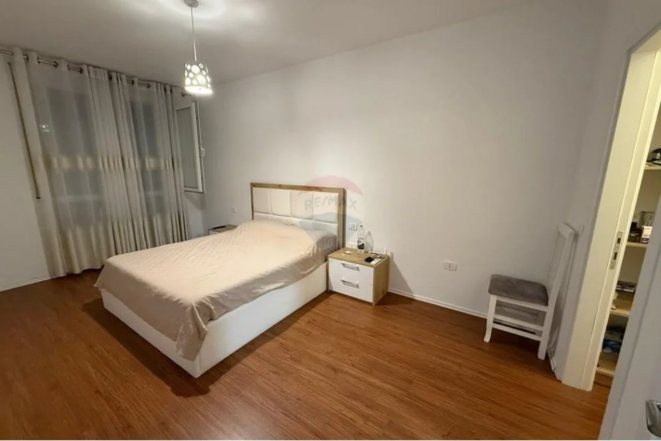 Shqiperi, jepet me qera apartament 2+1+Ballkon , 95 m² 750 € 