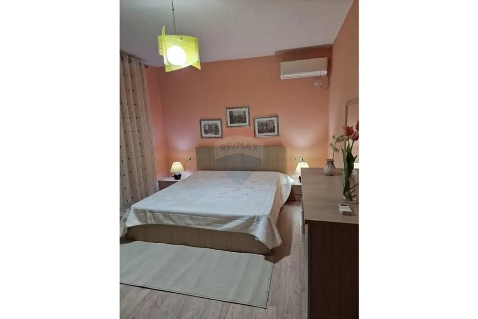 Tirane, jepet me qera apartament 2+1+Ballkon , 72 m² 800 € 