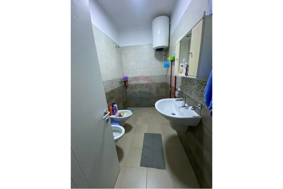 Tirane, jepet me qera apartament 2+1+Ballkon , 82 m² 600 € 