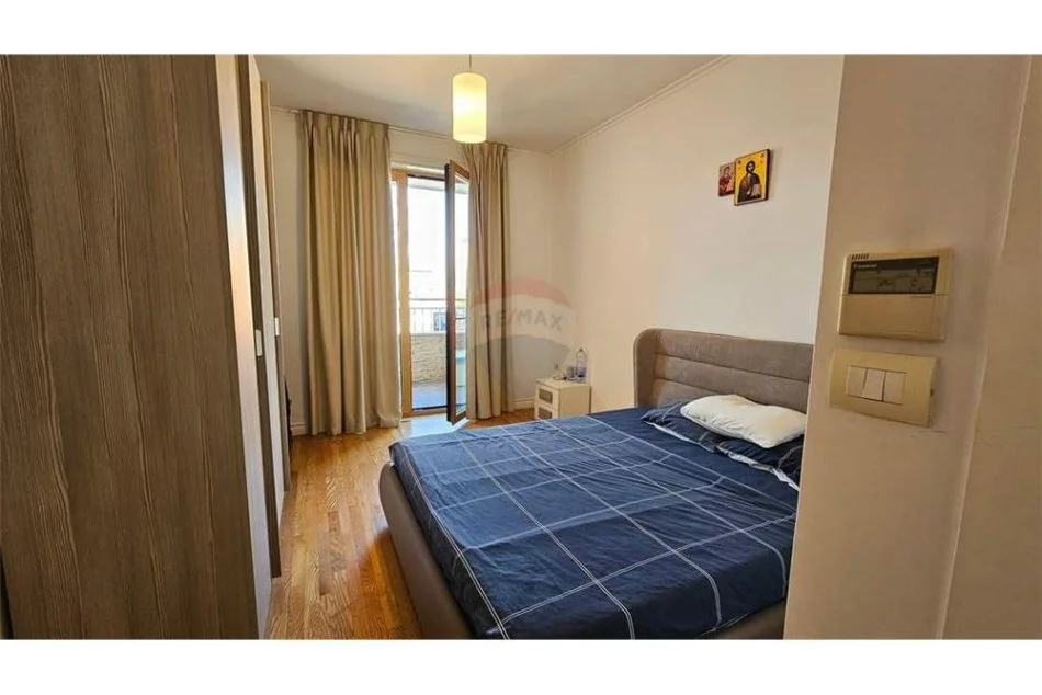 Tirane, jepet me qera apartament 2+1+Ballkon , 138 m² 1.600 € 