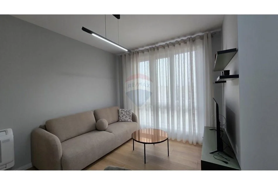 Tirane, jepet me qera apartament 1+1+Ballkon Kati 4, 65 m² 600 € (Prane Shkolles se Baletit)