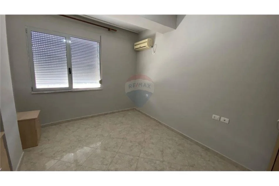 Tirane, jepet me qera apartament 1+1 Kati 5, 450 € (Selvia)