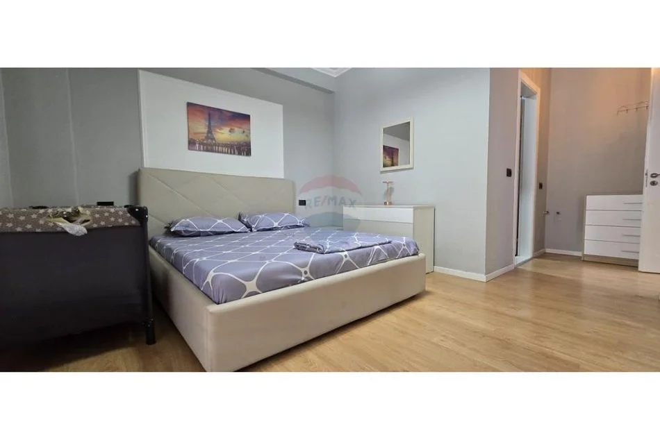 Tirane, jepet me qera apartament 2+1 Kati 3, 98 m² 800 € 