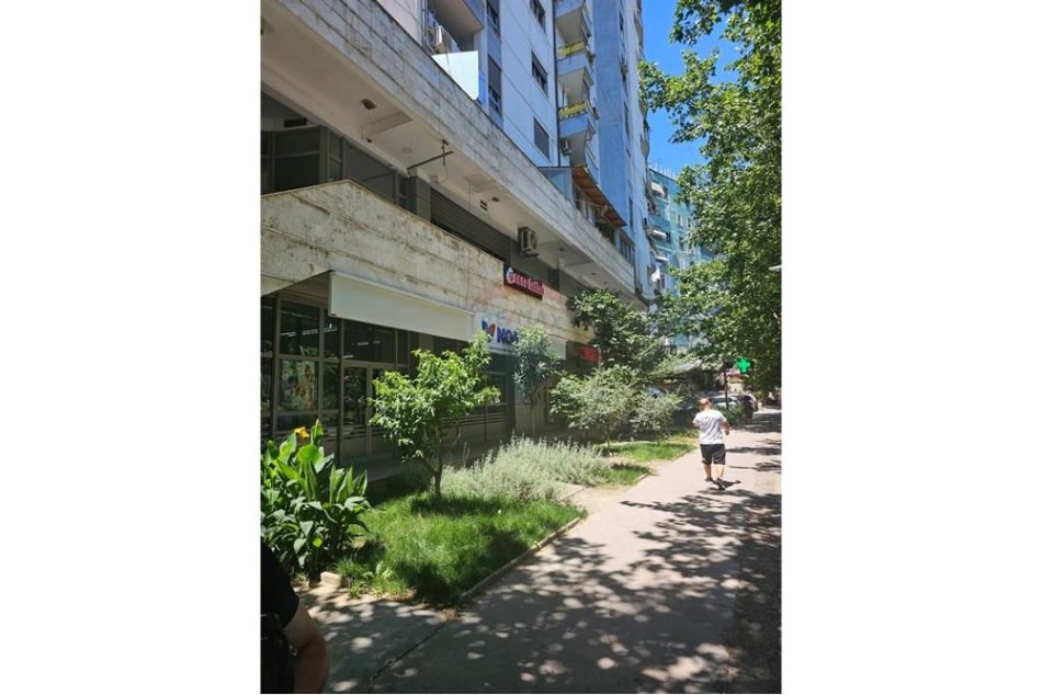 Tirane, jepet me qera dyqan Kati 1, 120 m² 800 € (JEPET AMBJENT BISNESI ME QIRA PERBALL DELIORGJIT)