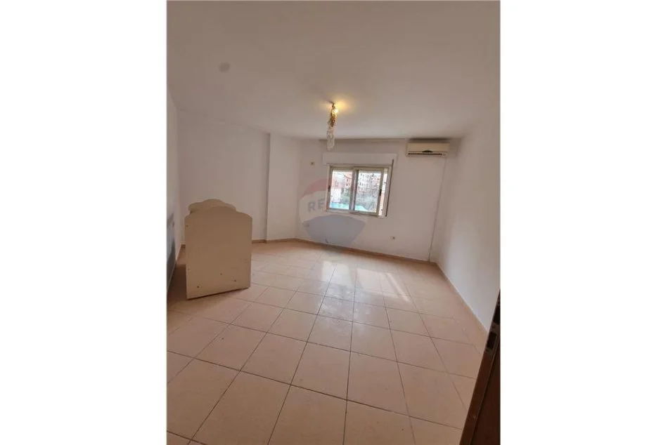 APARTAMENT 2+1 PER SHITJE NE ALI DEM