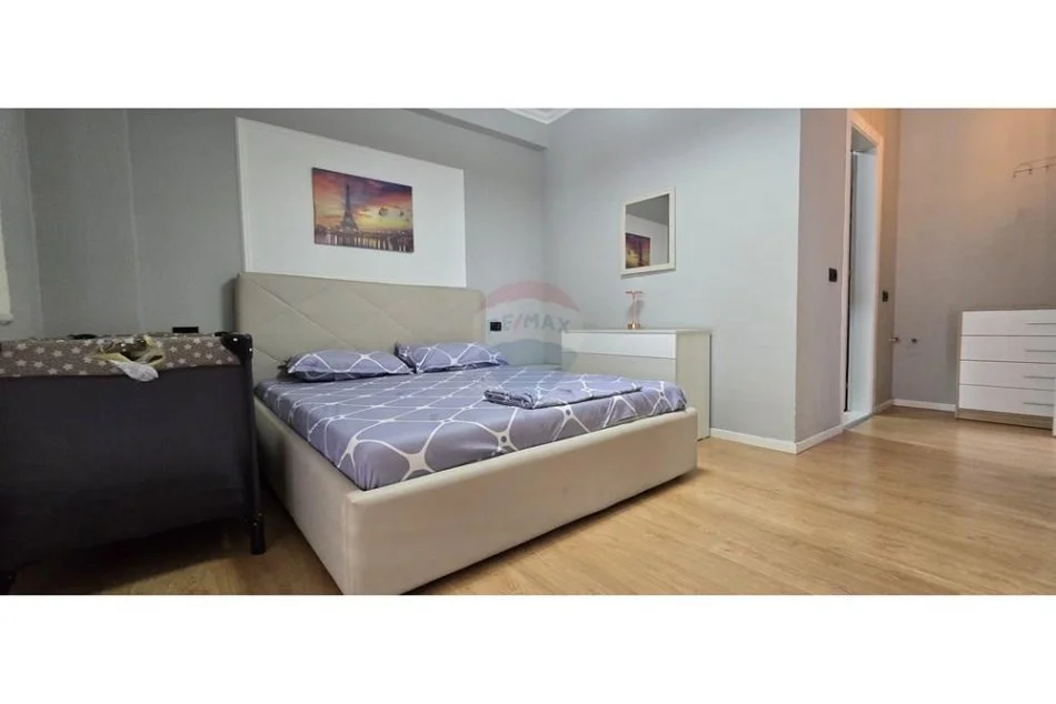 Tirane, jepet me qera apartament 2+1 Kati 3, 98 m² 800 € 