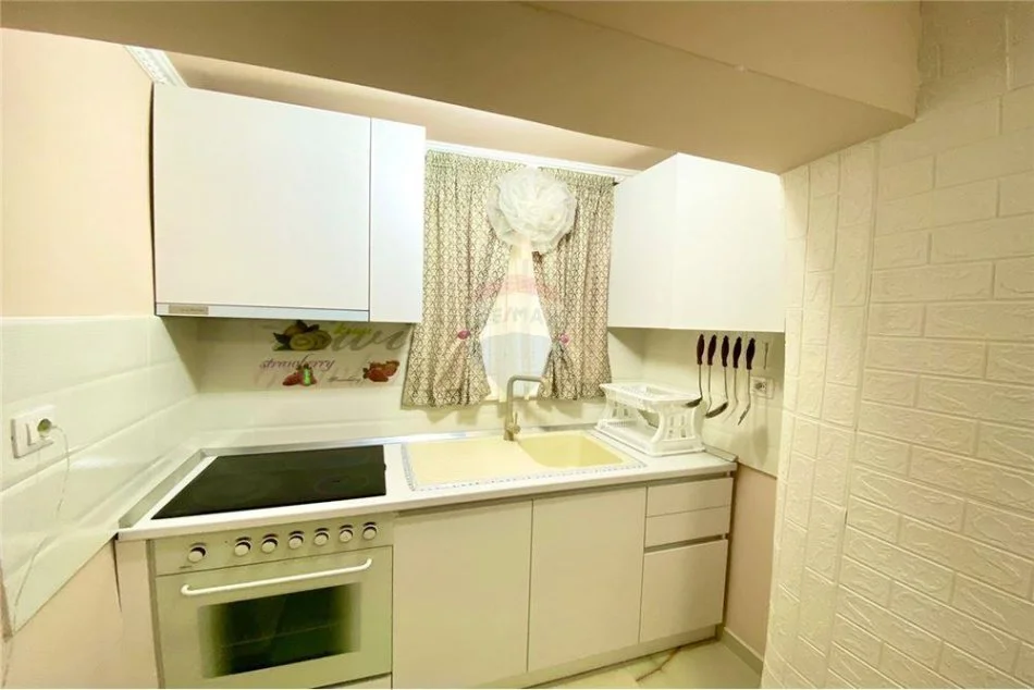 Tirane, jepet me qera 1+1 Kati 6, 42 m² 450 € (Komuna e Parisit)
