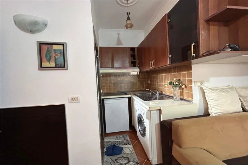 Tirane, jepet me qera apartament 1+1 Kati 2, 58 m² 330 € (Rruga besa)