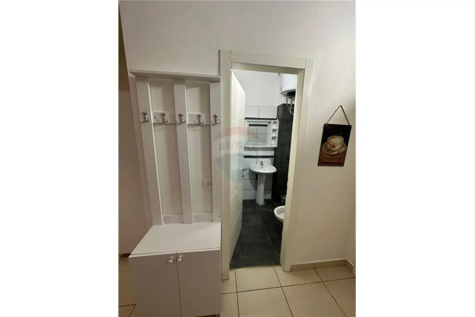 Tirane, jepet me qera 1+1 Kati 0, 70 m² 400 € (Apartament per qira mujore tek Kodra e Diellit)