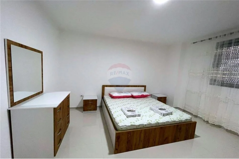 Tirane, jepet me qera apartament 2+1 Kati 1, 90 m² 350 € (APARTAMENT 2+1 PER QIRA NE FRESK !)