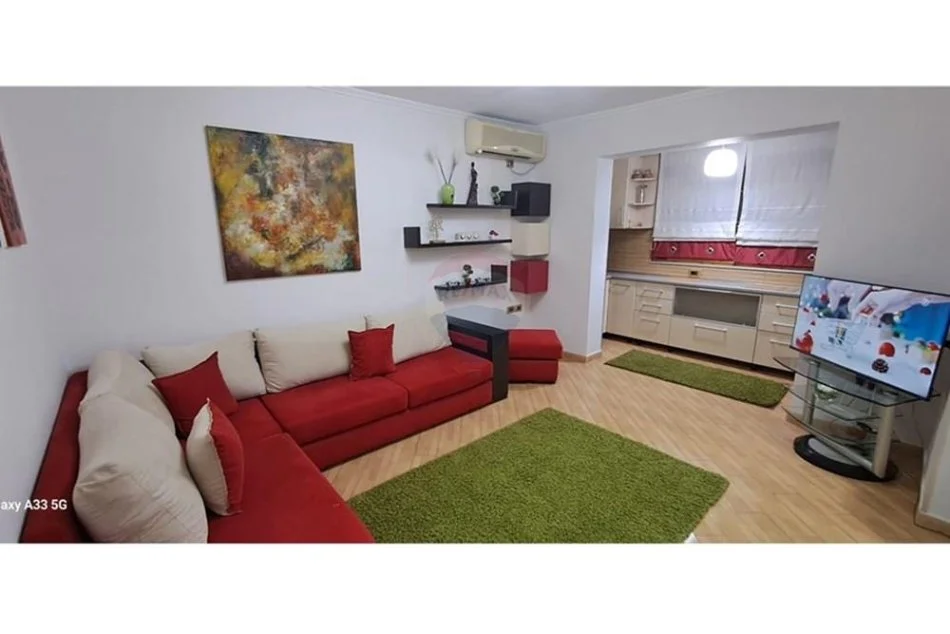 Tirane, jepet me qera apartament 1+1 Kati 4, 500 € (Rruga e Elbasanit)