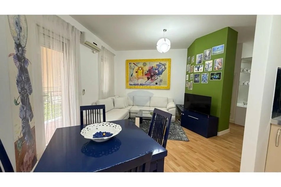 Tirane, jepet me qera apartament 2+1+Aneks+Ballkon Kati 6, 95 m² 600 € (21 dhjetori)