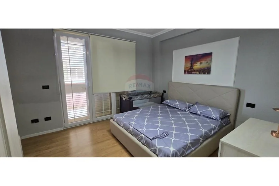 Tirane, jepet me qera apartament 2+1 Kati 3, 98 m² 800 € 