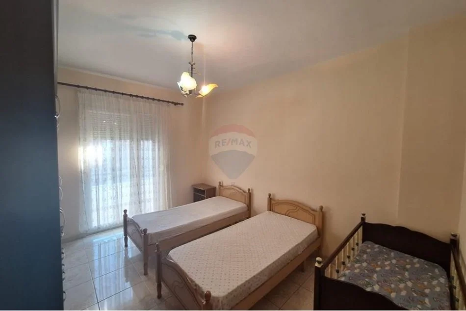 Tirane, jepet me qera apartament 2+1 Kati 5, 88 m² 450 € (Laprake)