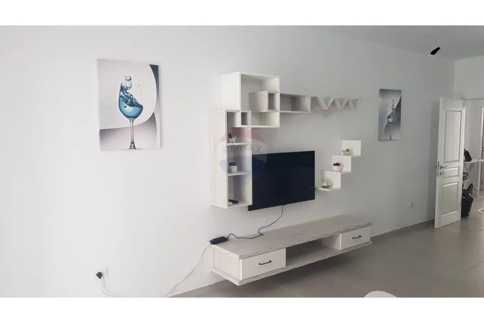 Tirane, jap me qera apartament 2+1 Kati 5, 104 m² 650 € (Rruga Xhanfize Keko)