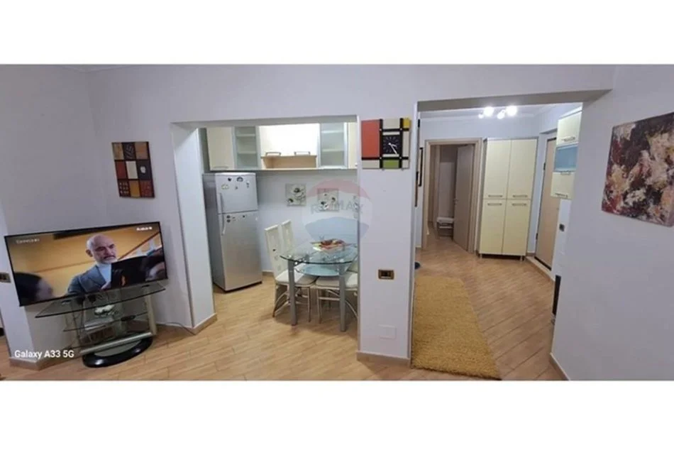 Tirane, jepet me qera apartament 1+1 Kati 4, 500 € (Rruga e Elbasanit)