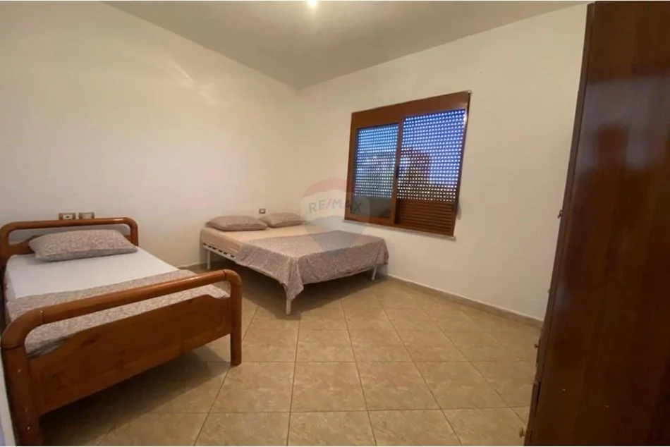 Tirane, jepet me qera apartament 1+1 Kati 1, 80 m² 28.000 € (APARTAMENT 1+1 PER QIRA TEK ALI DEMI)