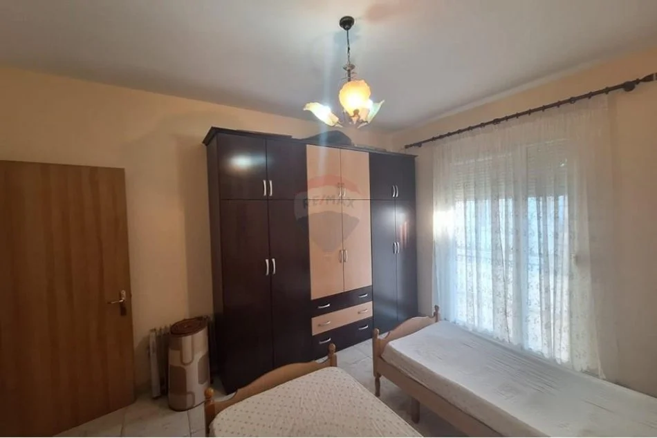 Tirane, jepet me qera apartament 2+1 Kati 5, 88 m² 450 € (Laprake)