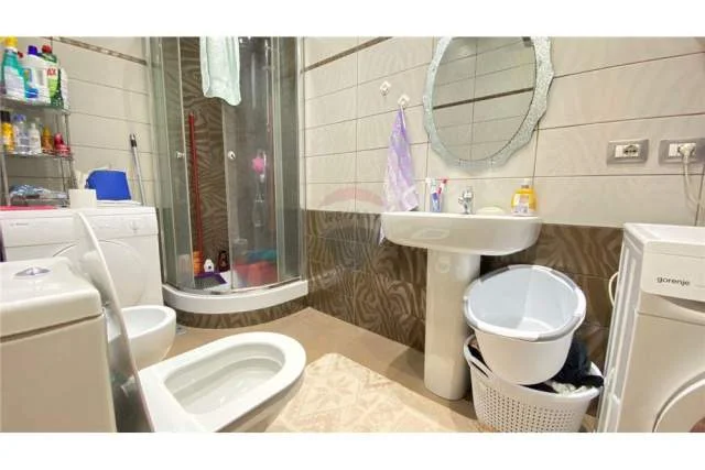 Tirane, jepet me qera apartament 2+1+BLK Kati 4, 90 m² 550 Euro (Te Ring Center)