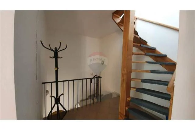 Tirane, jepet me qera shtepi Kati 1, 265 m² 1.500 Euro (vila gold)