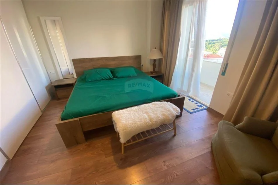 Tirane, jepet me qera apartament 1+1 Kati 4, 67 m² 550 € (Liqeni i thate)