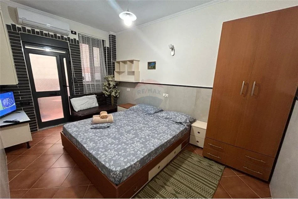 Tirane, jepet me qera apartament 1+1 Kati 2, 65 m² 370 € (Rruga Gjon Mili)