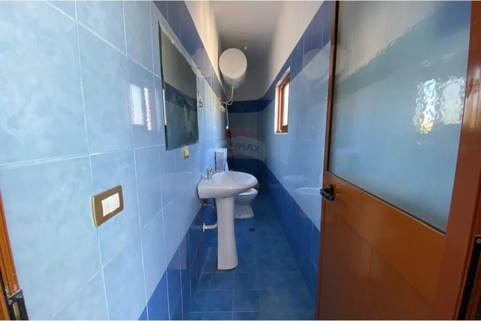 Tirane, jepet me qera apartament 1+1 Kati 1, 80 m² 28.000 € (APARTAMENT 1+1 PER QIRA TEK ALI DEMI)