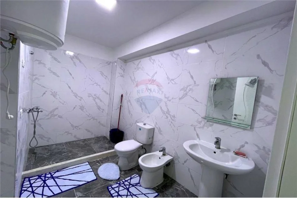 Tirane, jepet me qera apartament 2+1 Kati 1, 90 m² 350 € (APARTAMENT 2+1 PER QIRA NE FRESK !)