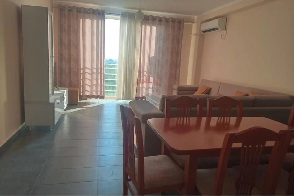 Tirane, jepet me qera apartament 2+1 Kati 4, 87 m² 350 € (Shkoze)