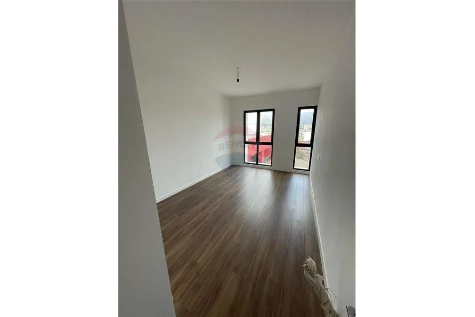 Tirane, jap me qera zyre Kati 7, 105 m² 500 € (Rruga e Dibrës)
