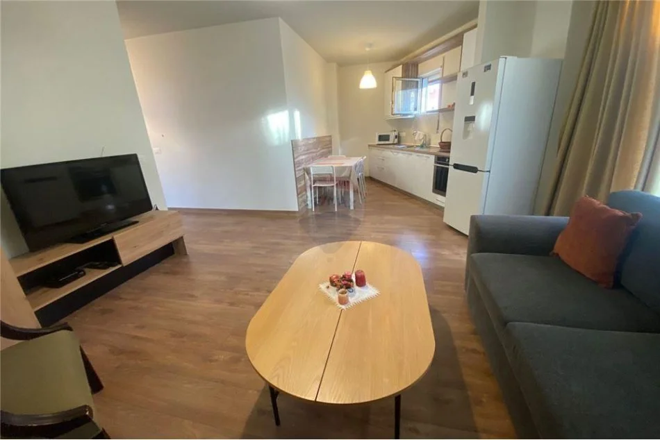 Tirane, jepet me qera apartament 1+1 Kati 4, 67 m² 550 € (Liqeni i thate)