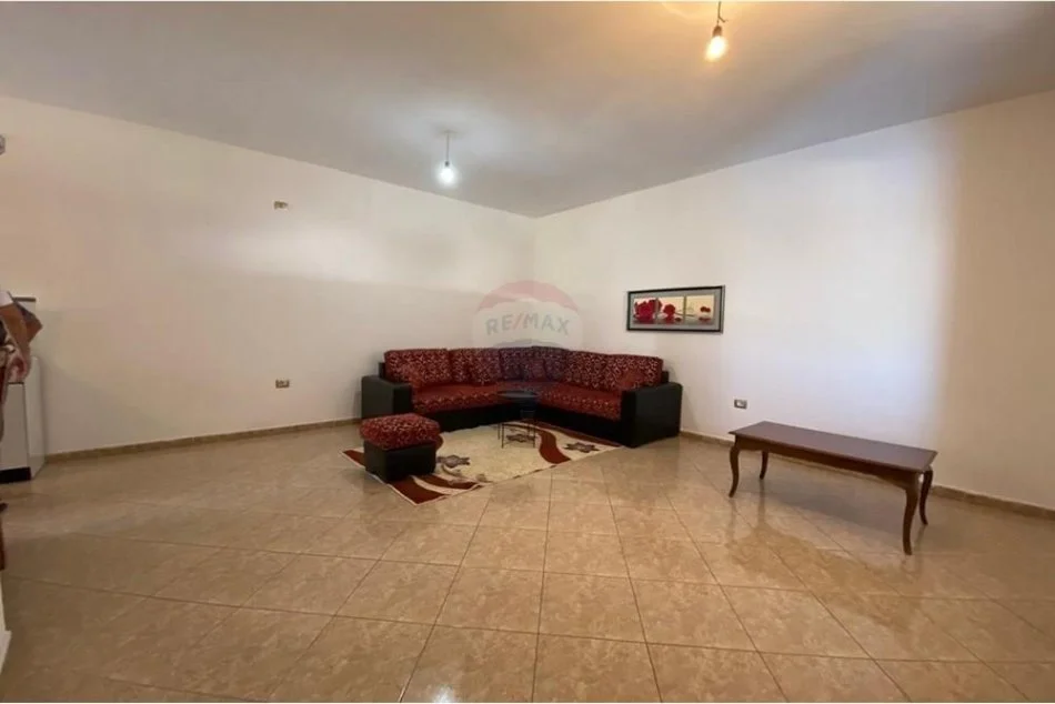 Tirane, jepet me qera apartament 1+1 Kati 1, 80 m² 28.000 € (APARTAMENT 1+1 PER QIRA TEK ALI DEMI)