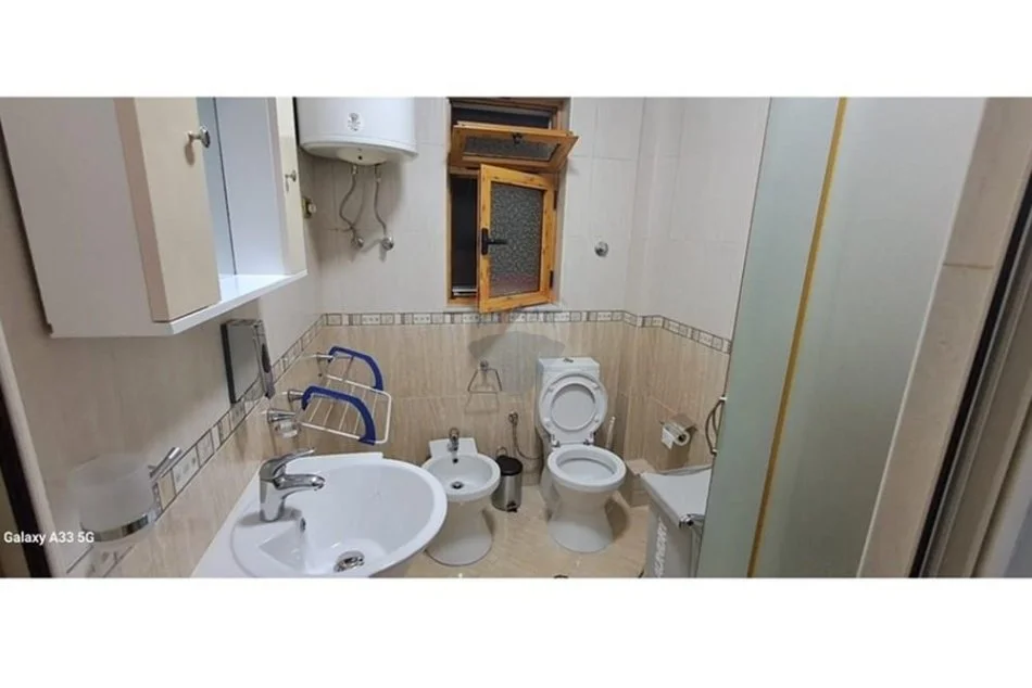 Tirane, jepet me qera apartament 1+1 Kati 4, 500 € (Rruga e Elbasanit)