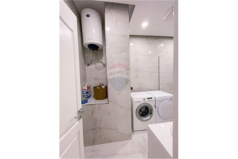 Tirane, jepet me qera apartament 2+1+Aneks+Ballkon Kati 3, 110 m² 1.200 € (Pazari Ri)