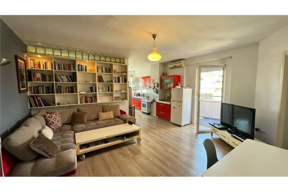 Tirane, jepet me qera apartament 2+1 Kati 8, 75 m² 600 € (Apartament 2+1 per qira tek Air Albania Stadium!)