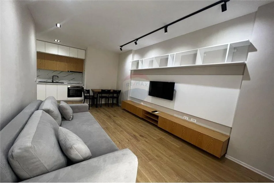 Tirane, jepet me qera garsonier 1+1 Kati 4, 50 m² 400 € (GARSONIERE ME QIRA ISH TREGU ELEKTRIK)