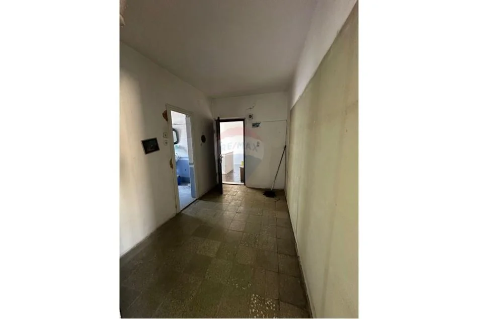 Tirane, shitet apartament 1+1 , 75.000 € (Ali Demi)