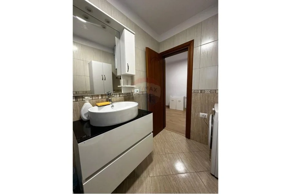 Tirane, jepet me qera apartament 1+1+Aneks+Ballkon Kati 6, 68 m² 600 € (myslym shyri)