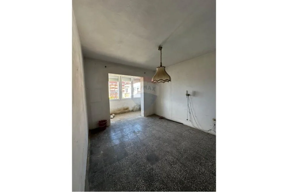 Tirane, shitet apartament 1+1 , 75.000 € (Ali Demi)