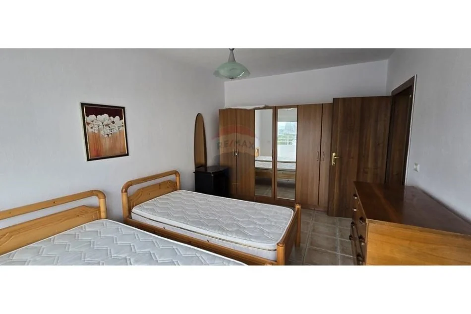 Tirane, shes apartament 1+1 Kati 5, 76 m² 180.000 € (Rr. kristal center)