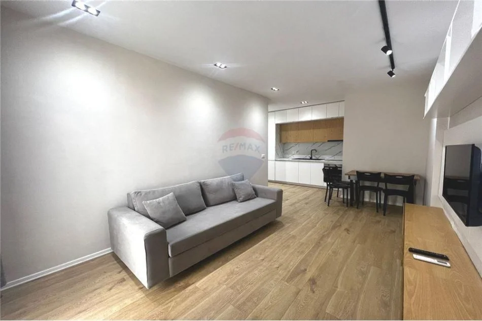 Tirane, jepet me qera garsonier 1+1 Kati 4, 50 m² 400 € (GARSONIERE ME QIRA ISH TREGU ELEKTRIK)