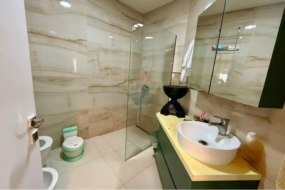 Tirane, shitet , 1 m² 145.000 € (Kodra e Diellit 2 )