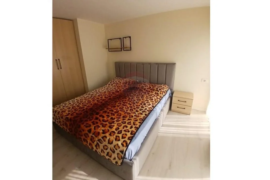 Tirane, jepet me qera apartament duplex 2+1 , 500 € (Liqeni i Thate)