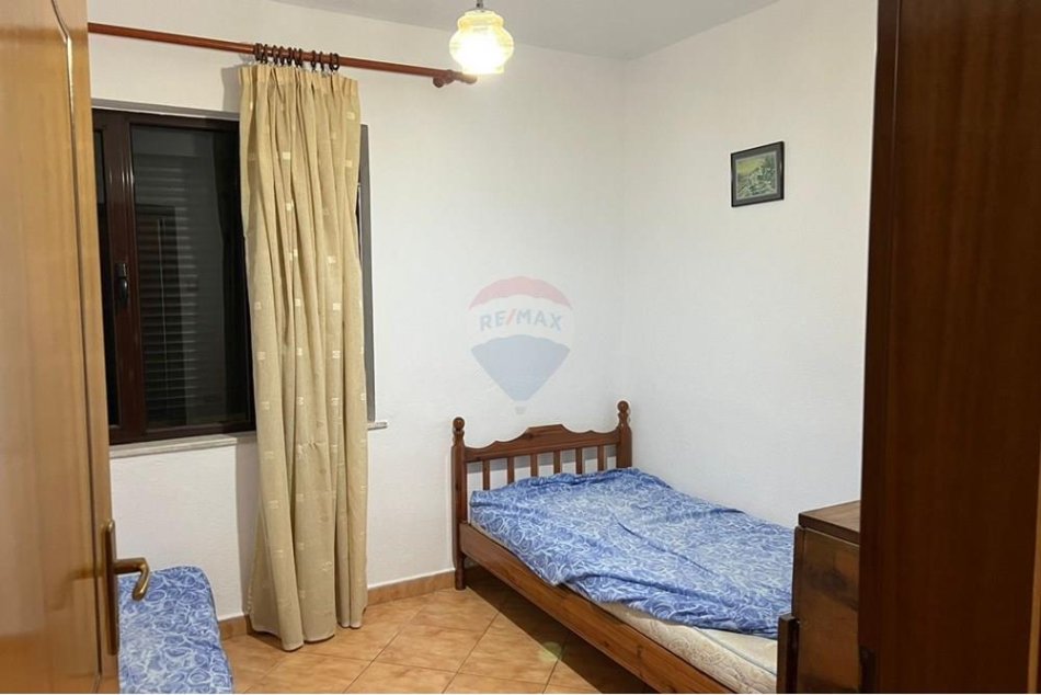 Tirane, jepet me qera 3+1 Kati 3, 97 m² 600 € (Rruga e Durrsit)