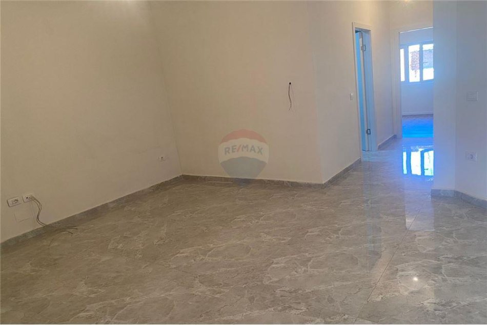 Tirane, jepet me qera apartament 2+1 Kati 3, 100 m² 700 € (Myslym Shyri)