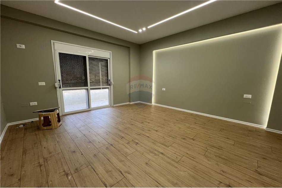 Vlore - Lungomare - Uji i Ftohte, shitet apartament 2+1+Ballkon Kati 5, 120 m² 199.000 € (Lungomare)