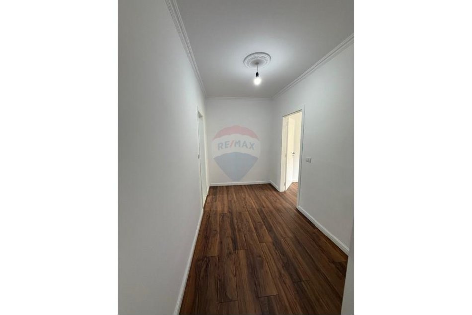 Tirane, jepet me qera apartament 1+1 Kati 2, 63 m² 700 € 