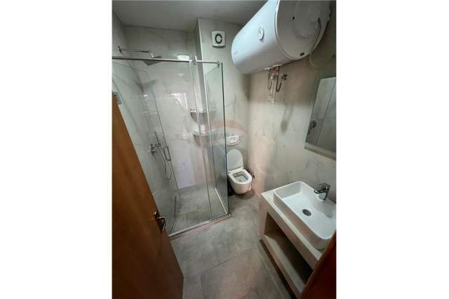 Tirane, jepet me qera apartament 2+1 Kati 3, 80 m² 600 Euro (Gjon Muzaka)